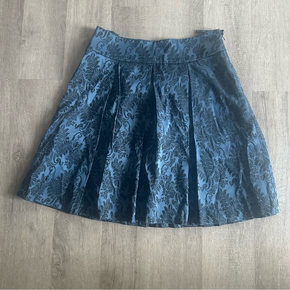 Smart set skirt